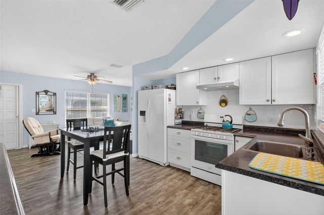 7825 38TH TERRACE N 7825, St Petersburg, FL 33709