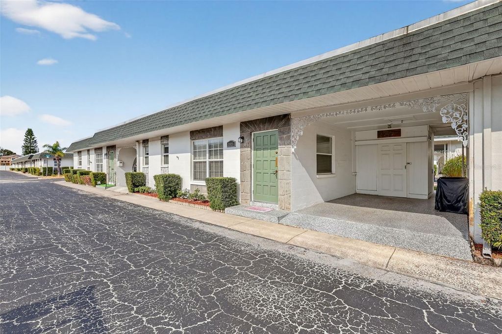 7825 38TH TERRACE N 7825, St Petersburg, FL 33709