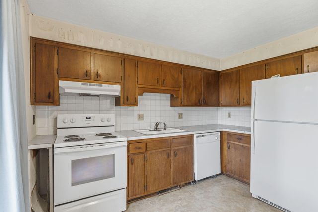 112 Grand Prairie Drive, Willard, MO 65781