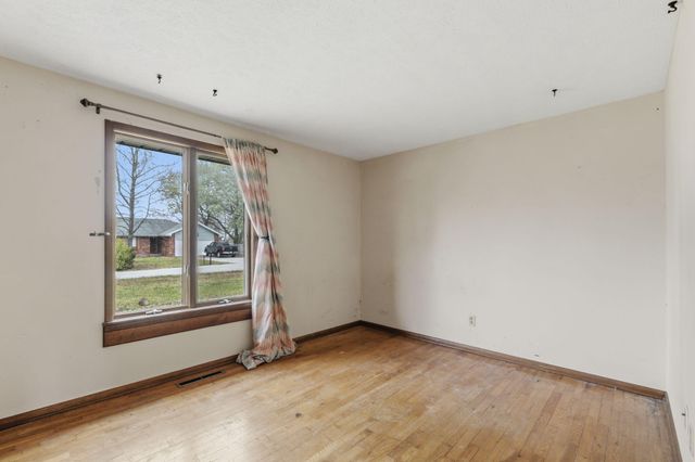 112 Grand Prairie Drive, Willard, MO 65781