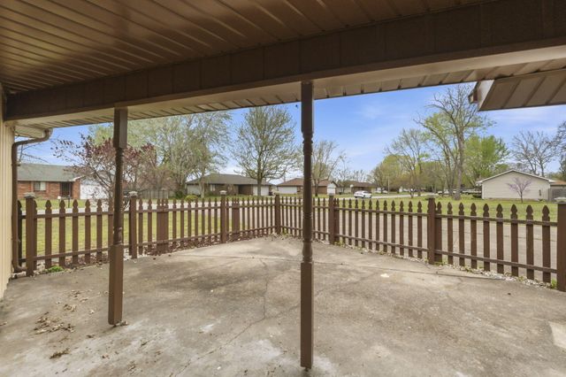 112 Grand Prairie Drive, Willard, MO 65781