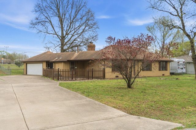 112 Grand Prairie Drive, Willard, MO 65781