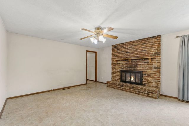 112 Grand Prairie Drive, Willard, MO 65781