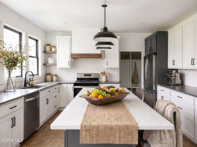 7902 Trestle Bend Road, Monclova, OH 43542