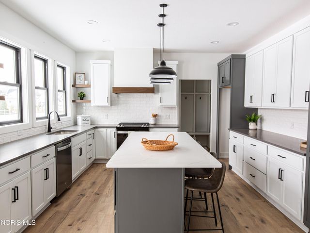 7902 Trestle Bend Road, Monclova, OH 43542