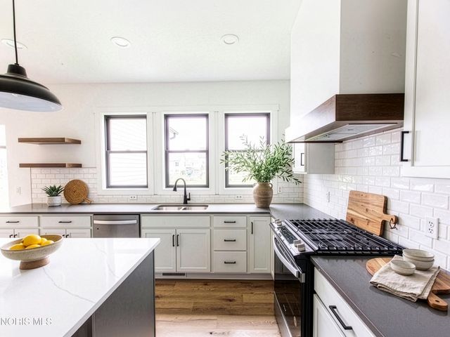 7902 Trestle Bend Road, Monclova, OH 43542