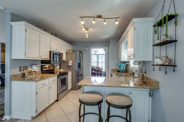 1709 Oakway Cir, Columbia, TN 38401