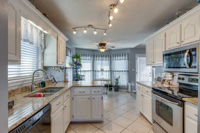 1709 Oakway Cir, Columbia, TN 38401