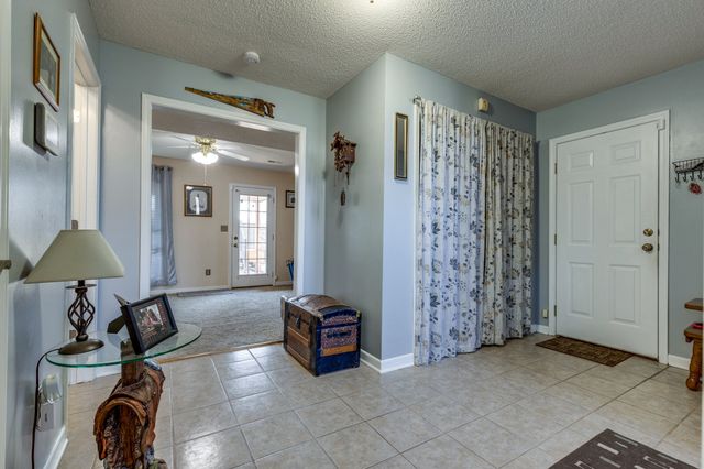 1709 Oakway Cir, Columbia, TN 38401