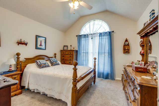 1709 Oakway Cir, Columbia, TN 38401