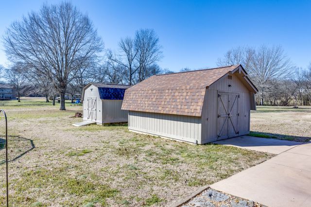 1709 Oakway Cir, Columbia, TN 38401