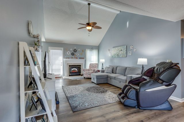 1709 Oakway Cir, Columbia, TN 38401