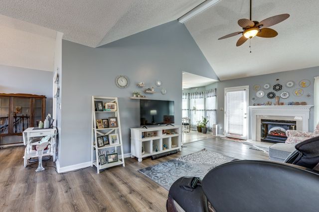 1709 Oakway Cir, Columbia, TN 38401