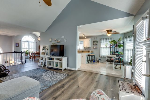 1709 Oakway Cir, Columbia, TN 38401