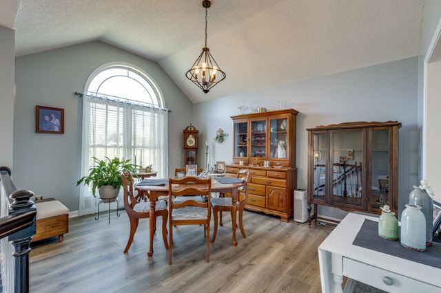 1709 Oakway Cir, Columbia, TN 38401