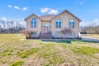 1709 Oakway Cir, Columbia, TN 38401