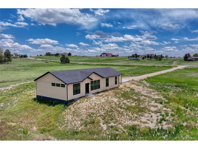 7451 Sun Country Dr, Elizabeth, CO 80107