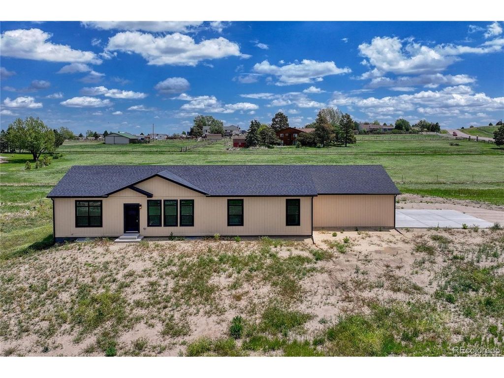 7451 Sun Country Dr, Elizabeth, CO 80107