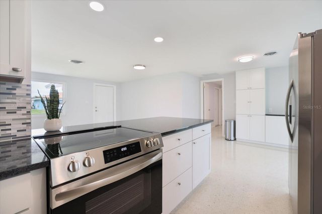 3485 ROSLYN ROAD, Venice, FL 34293