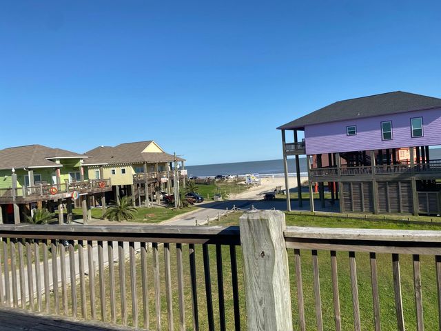 981 South Stingaree Drive, Crystal Beach, TX 77650
