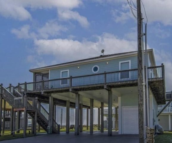 981 South Stingaree Drive, Crystal Beach, TX 77650
