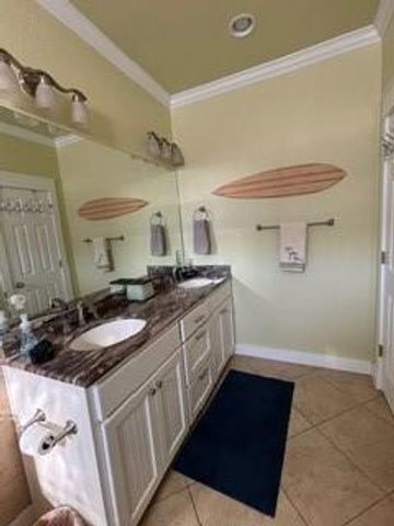 981 South Stingaree Drive, Crystal Beach, TX 77650