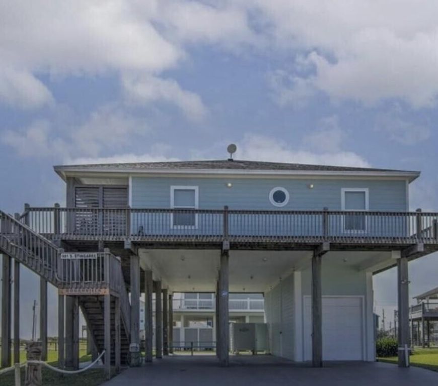 981 South Stingaree Drive, Crystal Beach, TX 77650