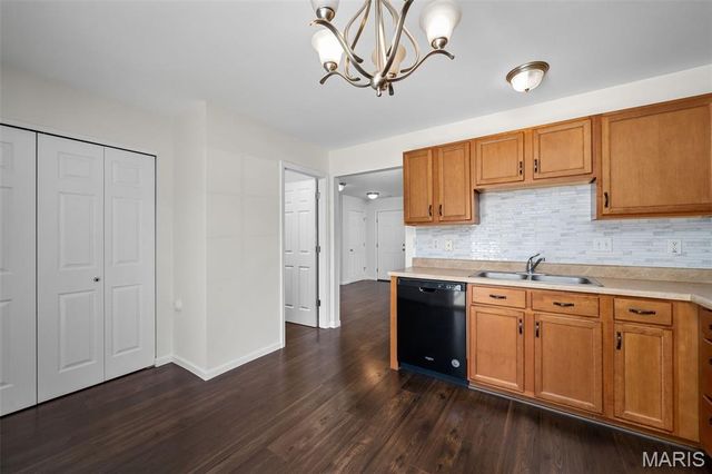 1109 Ridgeway Drive, Lake St Louis, MO 63367