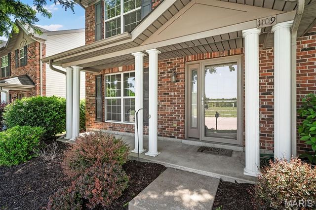 1109 Ridgeway Drive, Lake St Louis, MO 63367