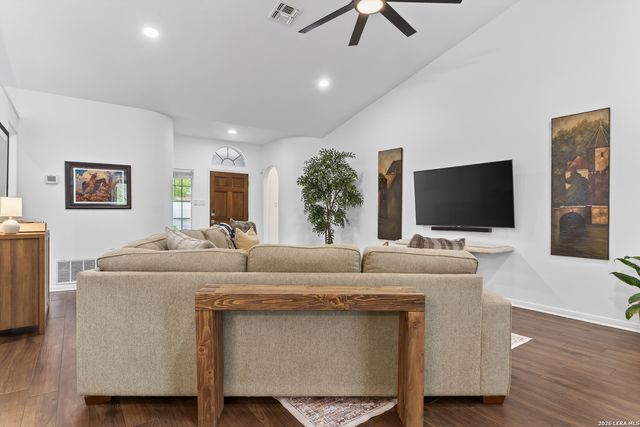 13627 SUMMER GLEN DR, San Antonio, TX 78247