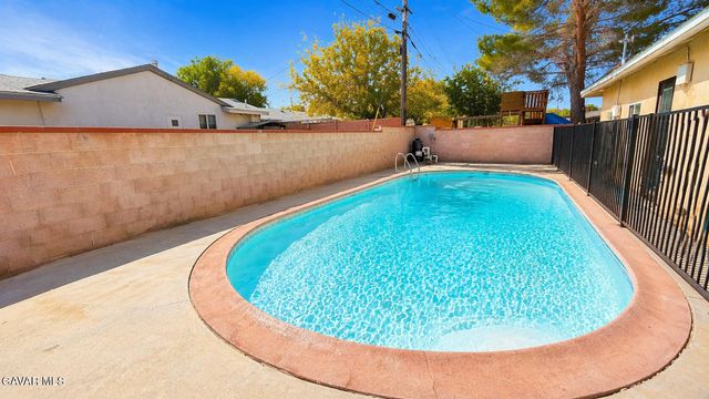 1140 W Avenue H12, Lancaster, CA 93534