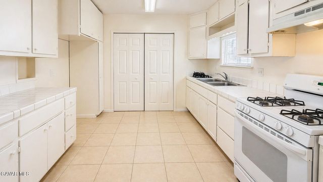 1140 W Avenue H12, Lancaster, CA 93534