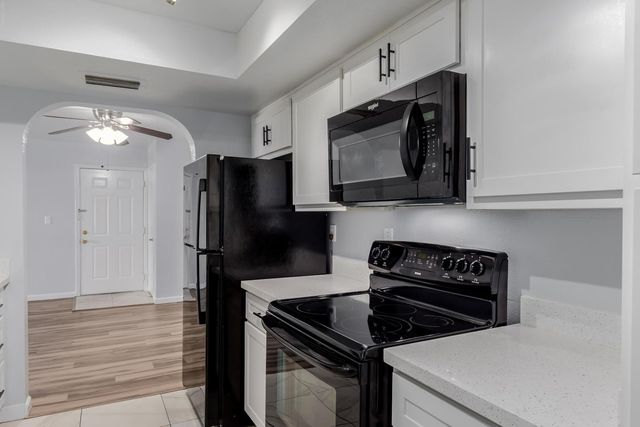 10444 N 69th Street Apt 206, Paradise Valley, AZ 85253