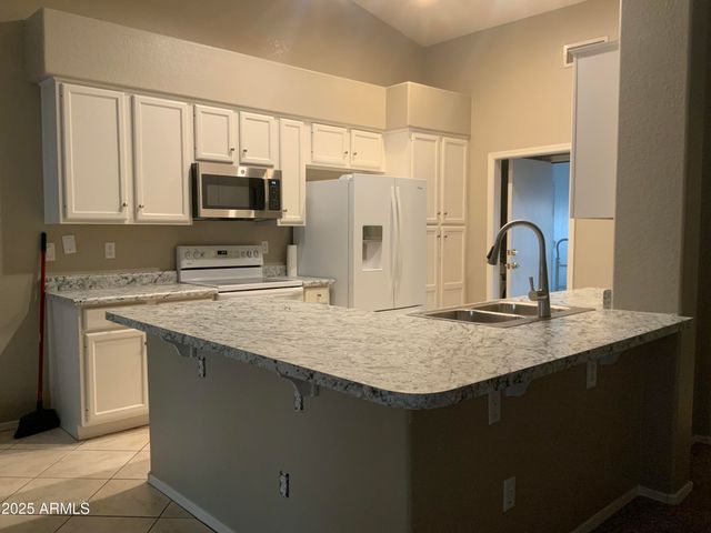 6337 E ROCHELLE Street E, Mesa, AZ 85215