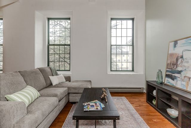 15 Higgins St 201, Smithfield, RI 02917