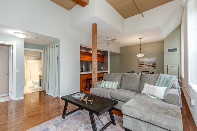 15 Higgins St 201, Smithfield, RI 02917