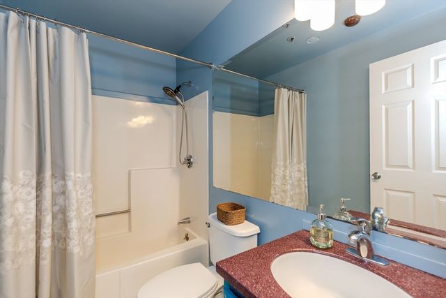 15 Higgins St 201, Smithfield, RI 02917