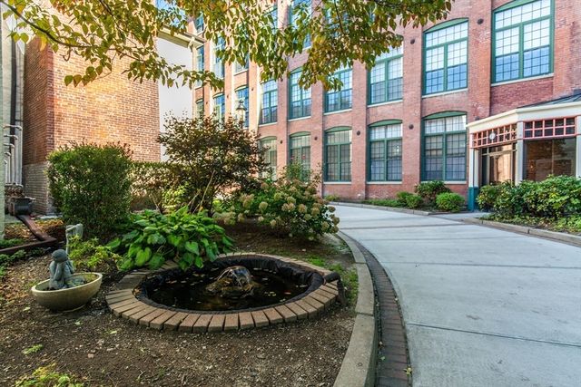 15 Higgins St 201, Smithfield, RI 02917