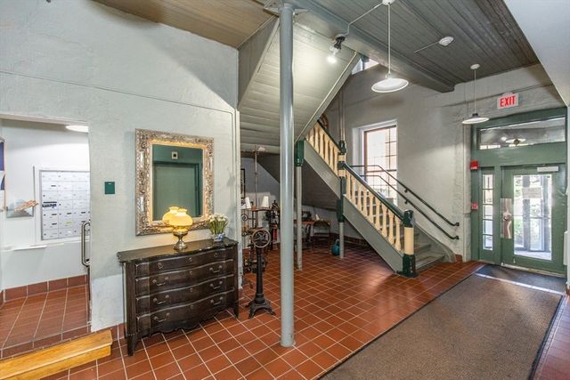 15 Higgins St 201, Smithfield, RI 02917