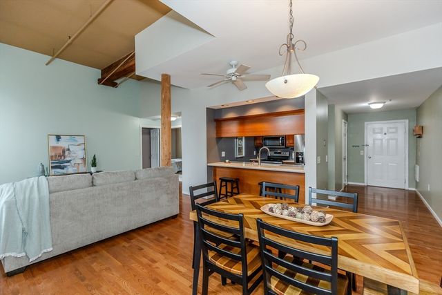 15 Higgins St 201, Smithfield, RI 02917