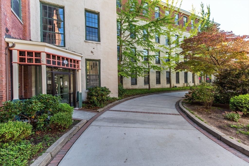 15 Higgins St 201, Smithfield, RI 02917