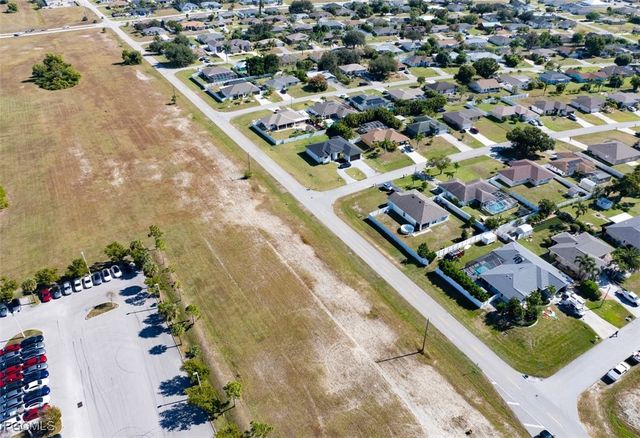 603 NE Pine Island LN, Cape Coral, FL 33909
