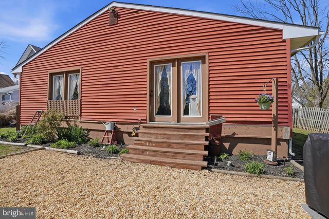 118 W CLINTON ST, Clayton, NJ 08312