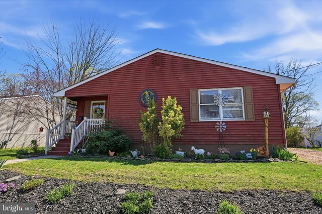 118 W CLINTON ST, Clayton, NJ 08312