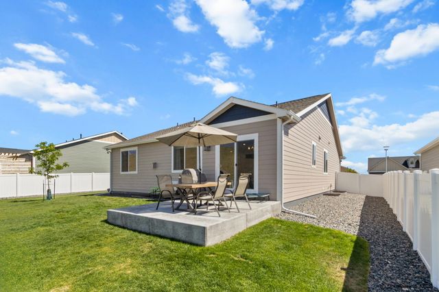 5008 CARLA DR, Cheyenne, WY 82009
