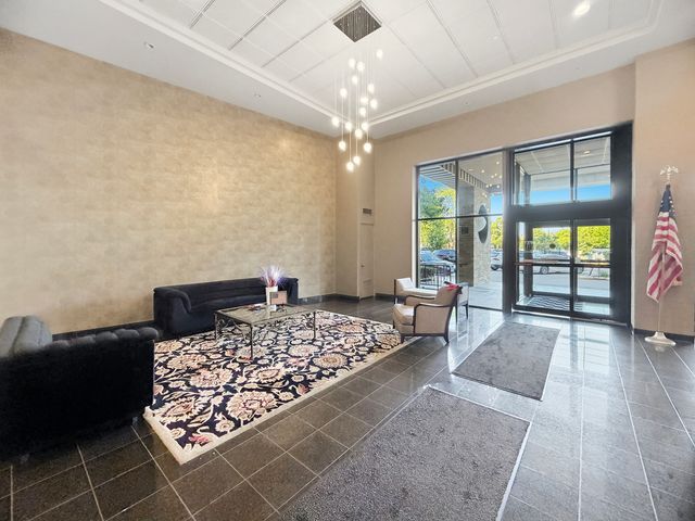 6340 AMERICANA Drive 210, Willowbrook, IL 60527