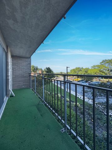6340 AMERICANA Drive 210, Willowbrook, IL 60527