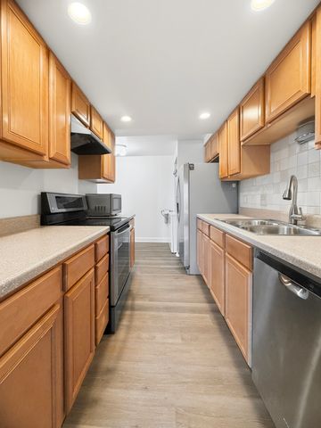 6340 AMERICANA Drive 210, Willowbrook, IL 60527