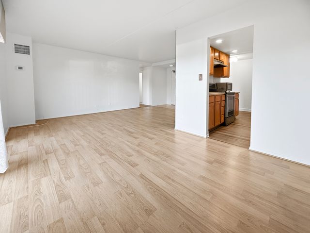 6340 AMERICANA Drive 210, Willowbrook, IL 60527