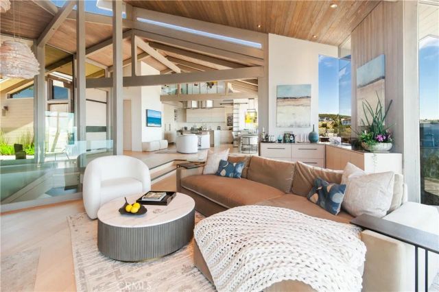709 Kendall Drive, Laguna Beach, CA 92651